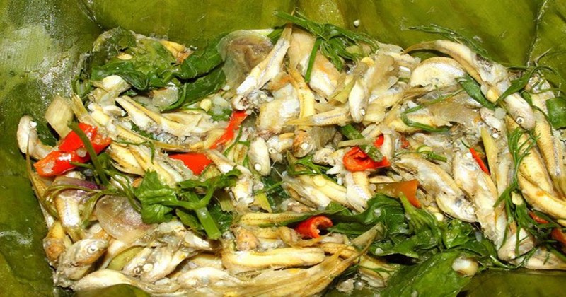 น้ำลายแตกซั่ว !! เผยสูตรเด็ด "หมกปลาซิวสดๆ" เขาทำกันแบบนี้ บอกเลยโคตรน่ากิน แซ่บมากๆ !! (ชมคลิป)