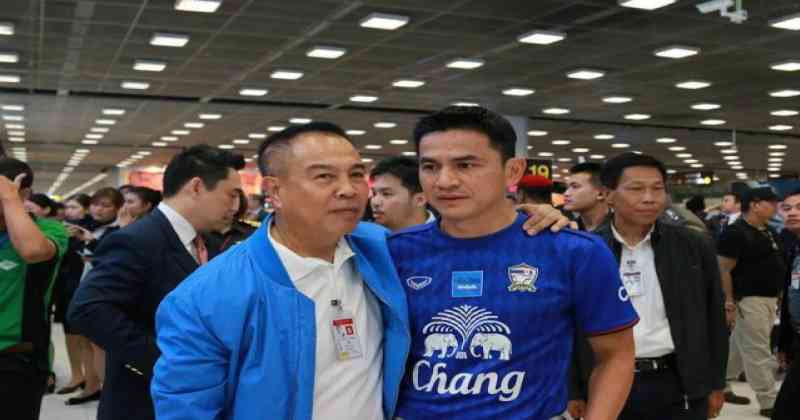 หัวใจเกือบวาย !! บิ๊กอ๊อด เคลียร์ เรื่องเปลี่ยนโค้ชทีมชาติไทย สุดท้ายตอกกลับแฟนบอลแบบนี้ !??