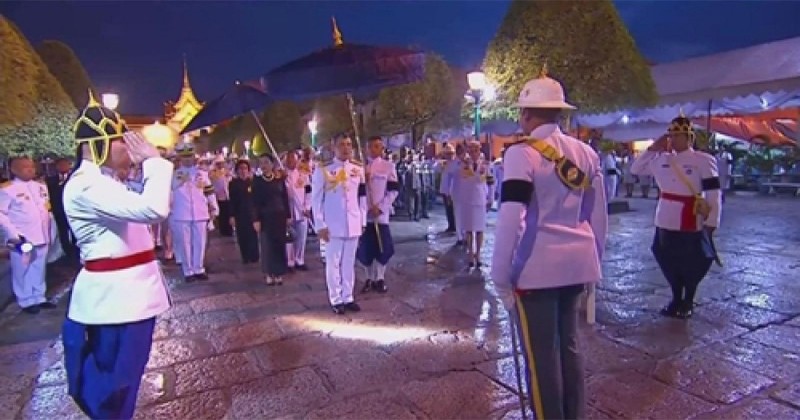 ทรงพระเจริญ !! “ดี้ นิติพงษ์”เล่าในวันฝนตก...จู่ๆพระองค์ก็ลงจากรถพระที่นั่ง พระกลดเป็นแค่สัญลักษณ์ไม่ช่วยกันฝน ท่านเกรงใจพสกนิกรมาก ท่านรักคนไทย