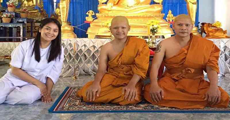 กราบสาธุ !! ตั๊ก ศิริพรน้ำตาไหล บวชยกครอบครัว ถวายแด่ในหลวง รัชกาลที่ 9 (ชมภาพ)